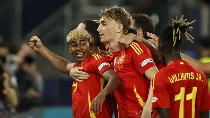 Yamal brilha, Espanha supera França e avança à final da Nations League