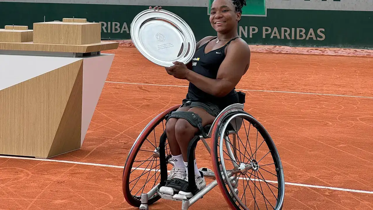 Vitória Miranda brilha e leva Roland Garros júnior em cadeira de rodas