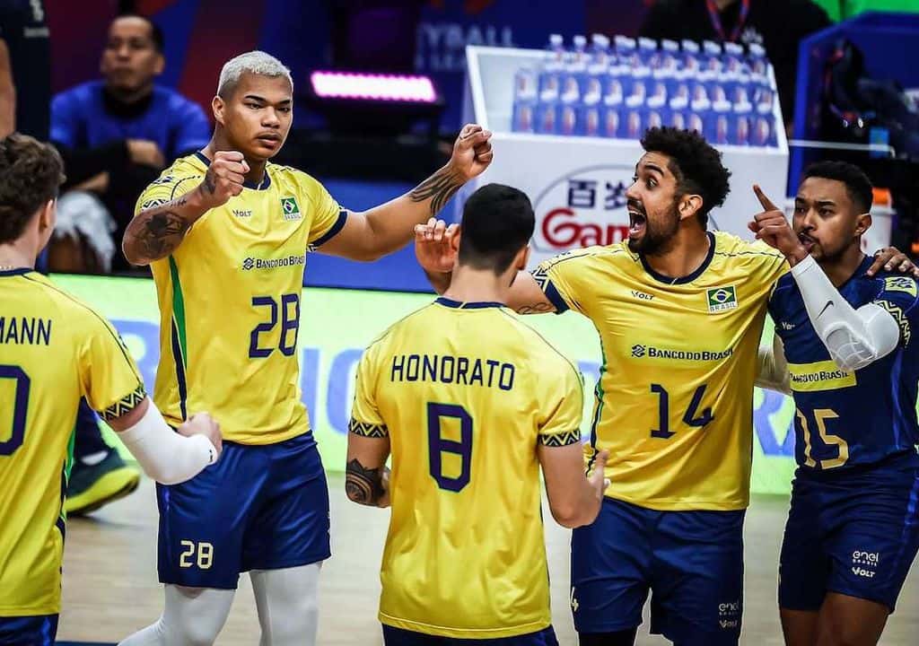 Brasil vira no tie-break e supera Ucrânia na Liga das Nações de Vôlei