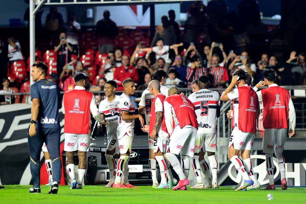 São Paulo supera desafios na Libertadores, mas precisa de reforços para avançar