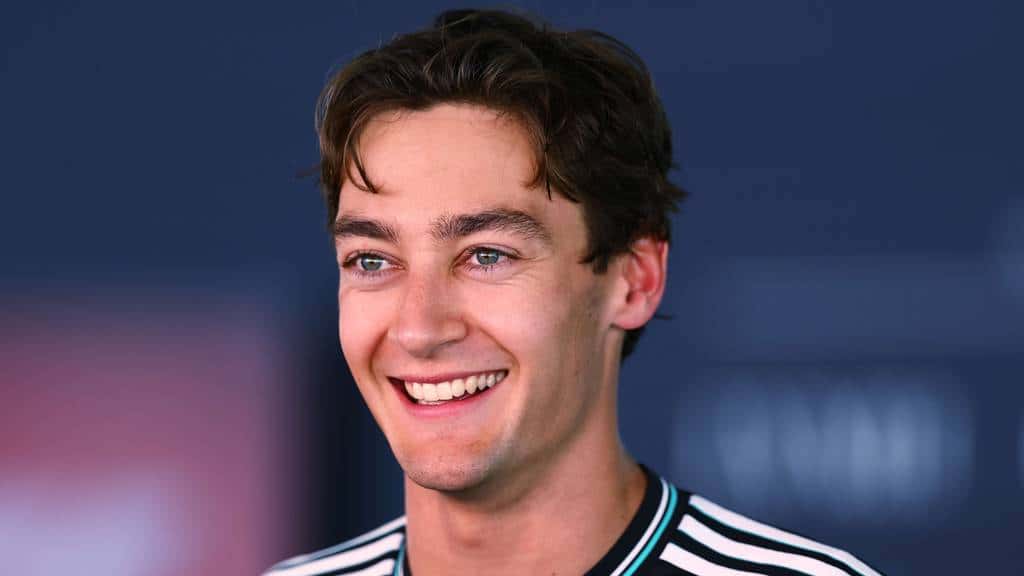 Russell satisfeito com desempenho da Mercedes