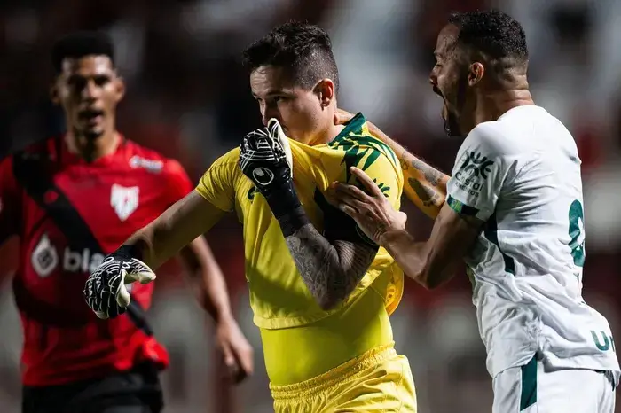 Goiás vence clássico contra Atlético-GO