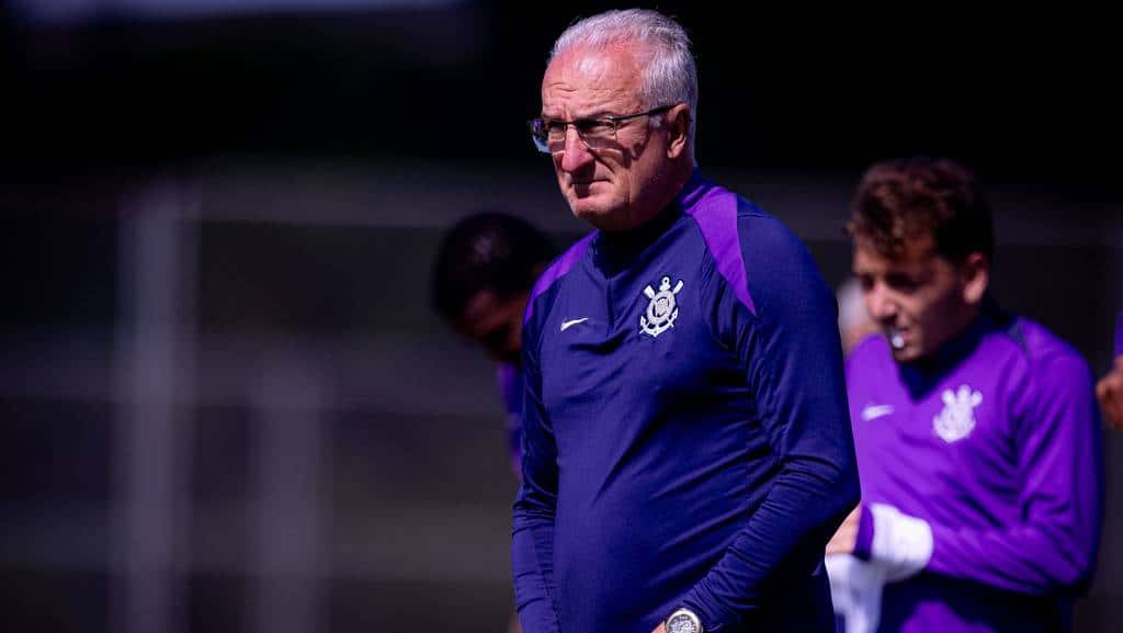 Corinthians traça estratégia para reforçar elenco e planeja saídas