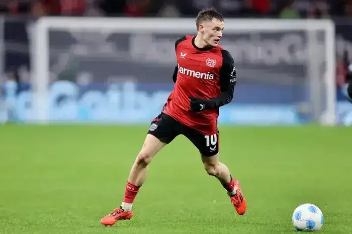 Florian Wirtz em campo pelo Bayer Leverkusen