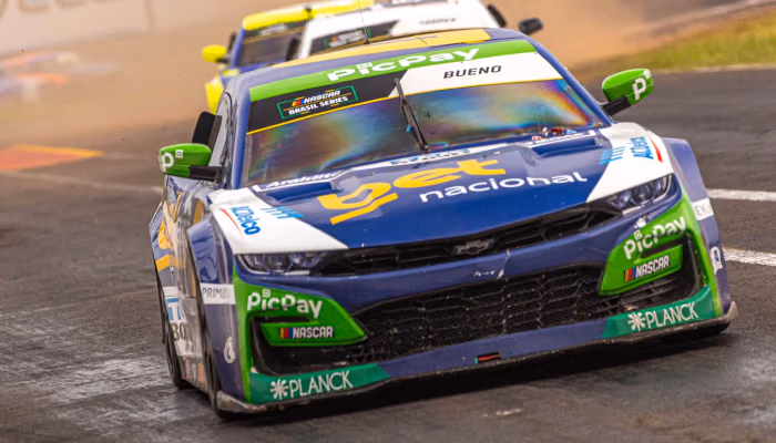 Cacá Bueno garante pódio na estreia da NASCAR Brasil em Tarumã