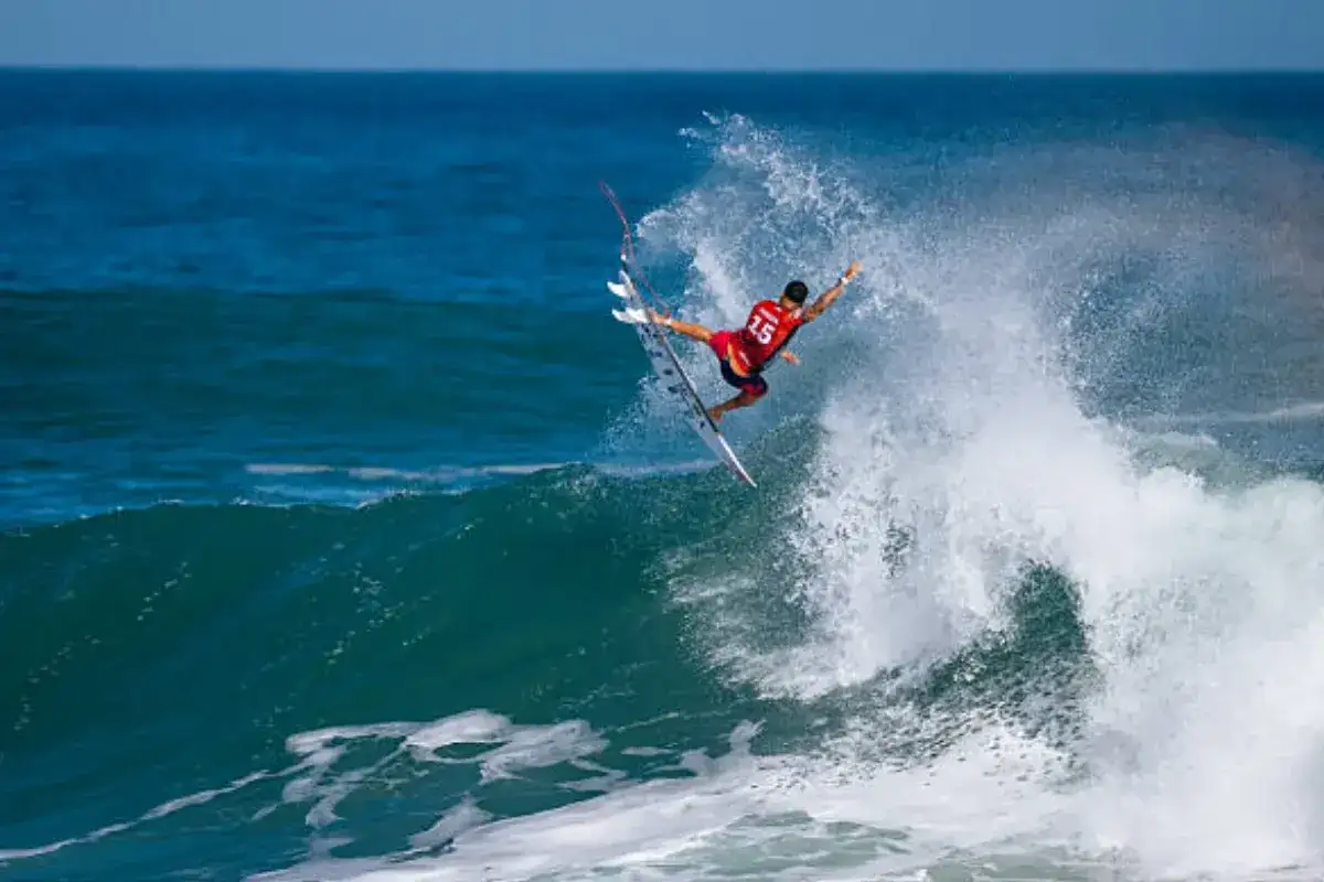 Foto: Thiago Diz/World Surf League via Getty Images)