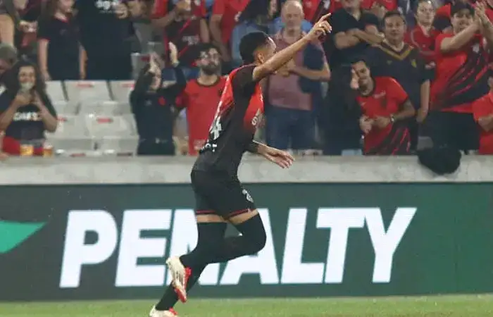 Como Athletico-PR brilhou com golaços e venceu Avaí na Ressacada pela Série B