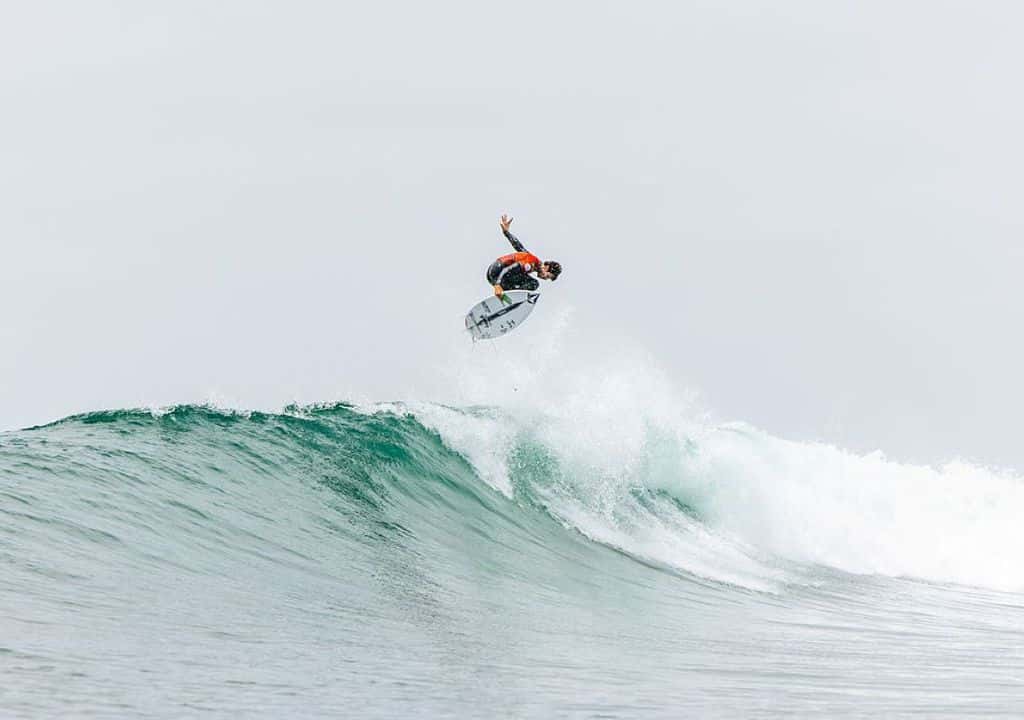 Yago Dora vence Kanoa Igarashi e domina etapa da WSL em Trestles
