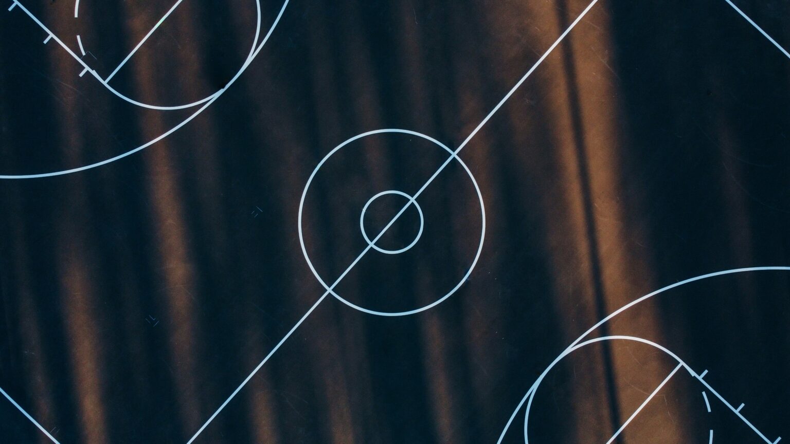 Posições do basquete - Foto de Joshua Kantarges na Unsplash