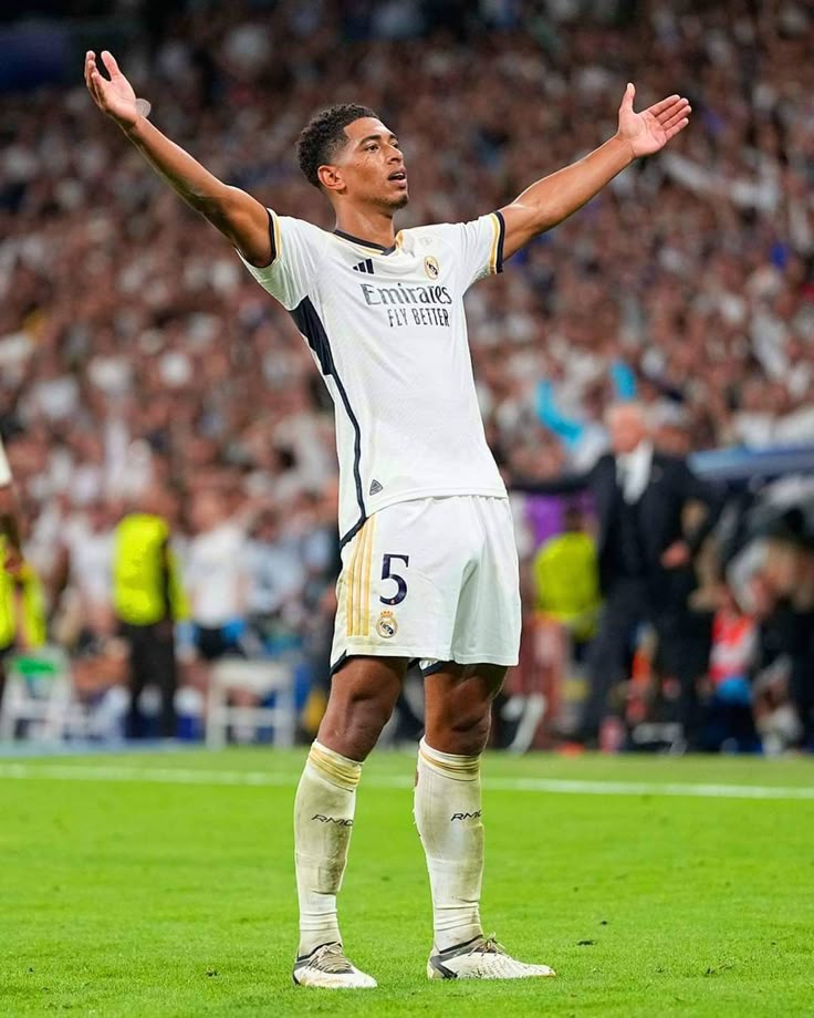 Jogadores Mais Bem Pagos do Mundo - Imagem de xcr7goat/Pinterest