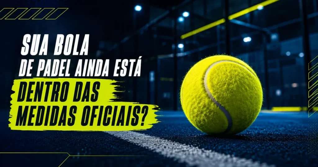 Bola de Padel: Medidas, Pressão e Quando Trocar Bola de padel amarela no piso azul de uma quadra envidraçada, com a pergunta se a bola ainda está dentro das medidas oficiais