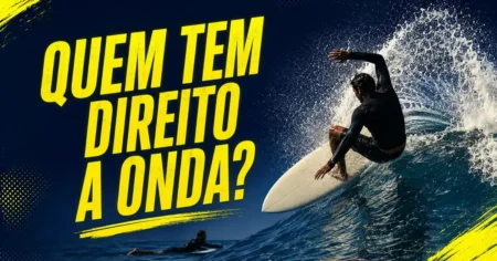Surfista em manobra na parede da onda com outro surfista remando ao fundo, ilustrando a regra de prioridade no surfe