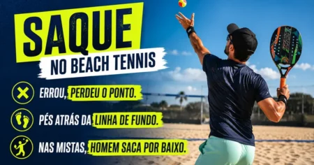 Jogador de beach tennis lançando a bola com a mão para sacar, com a raquete erguida e a rede ao fundo na areia